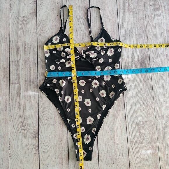 Nasty Gal daisy print tie front cutout high waisted one-piece swimsuit sz 2 - Picture 9 of 13